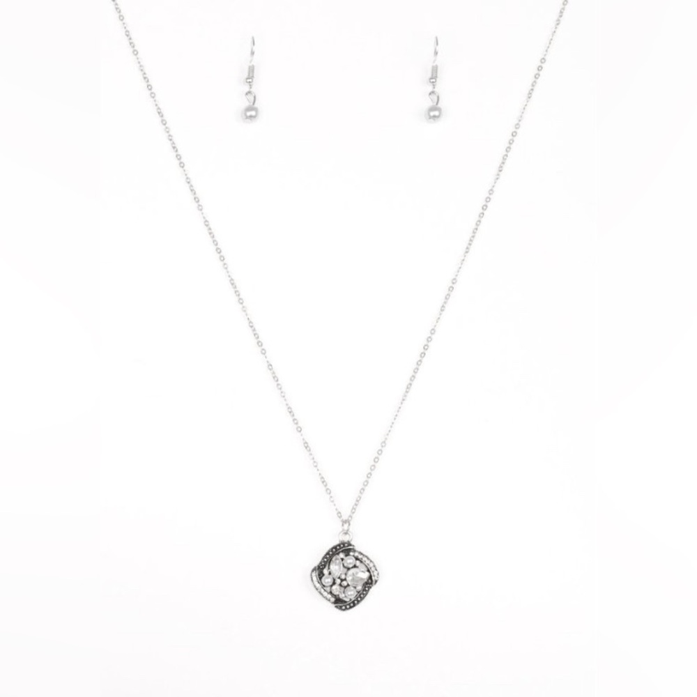 Short dainty silver and gray  pearls and rhinestone necklace*